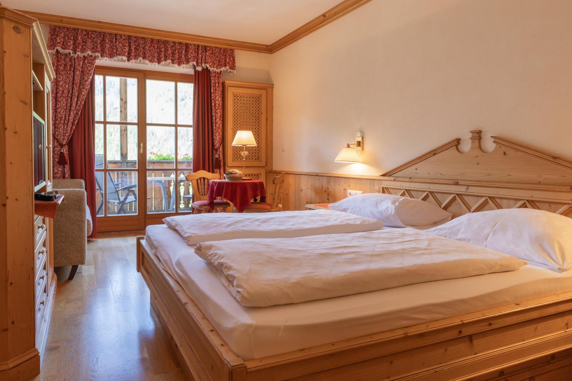 Hotel Lüch Da Pćëi San Cassiano  Habitación foto